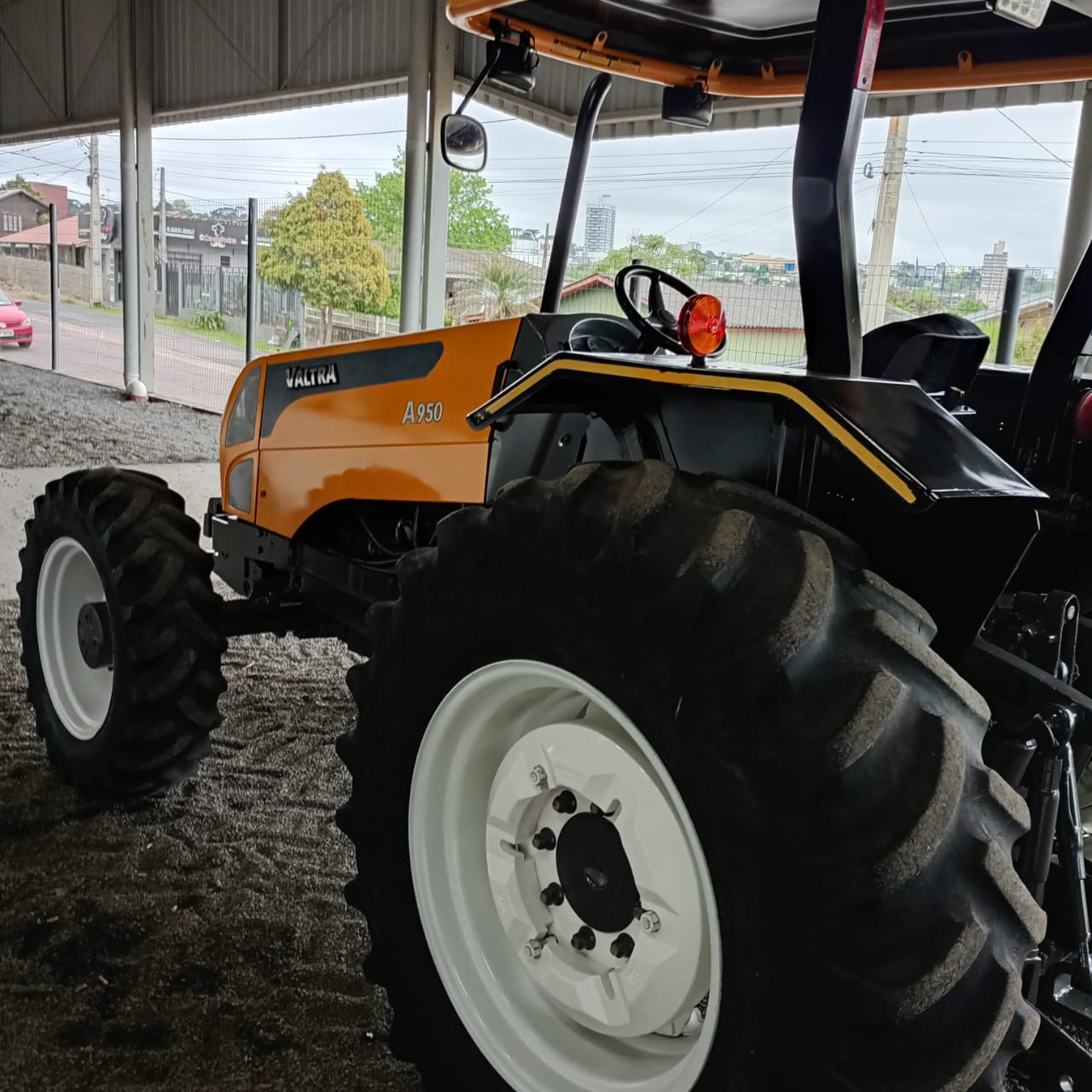 Trator Valtra A950 Plataformado