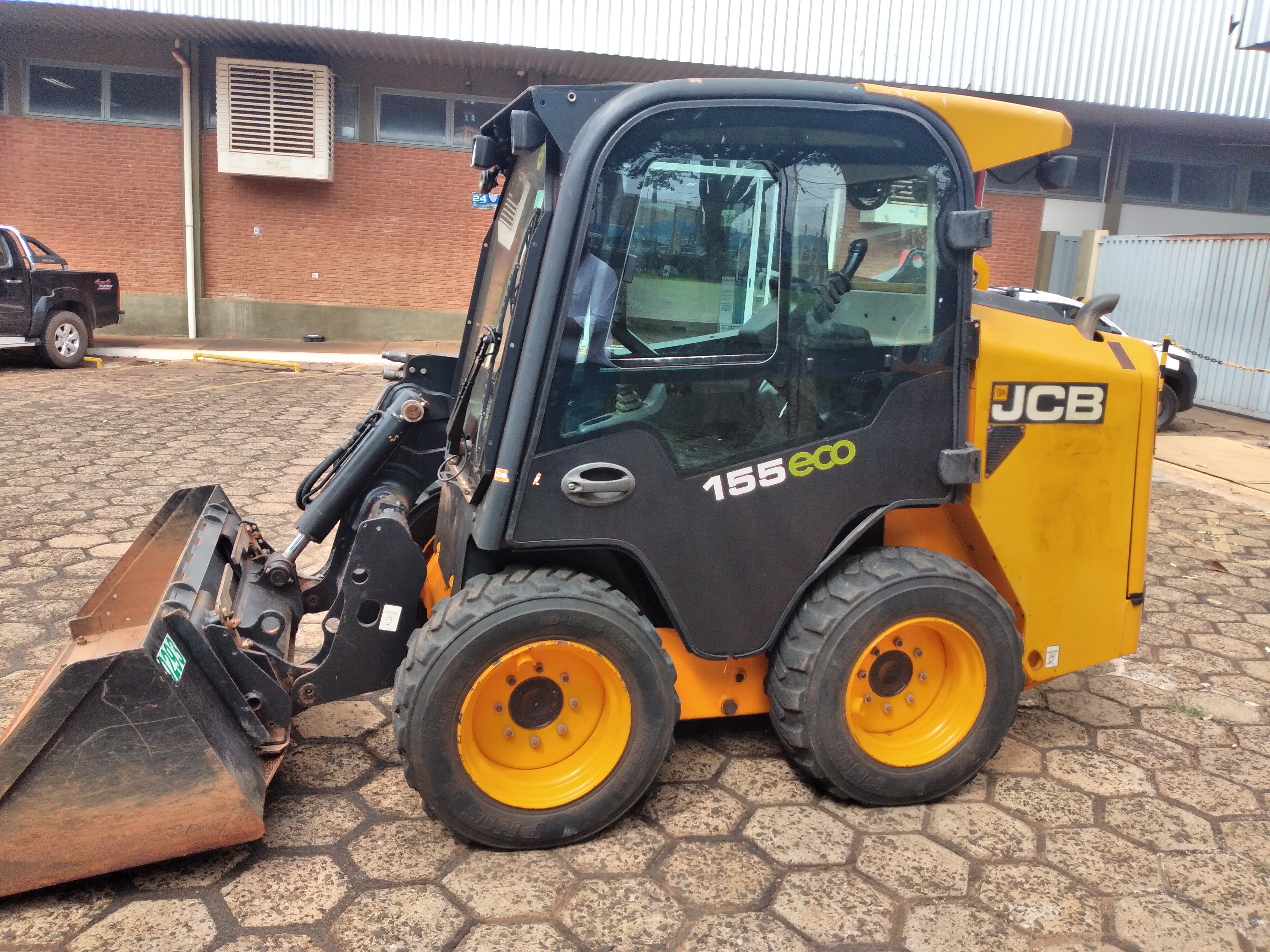 MINICARREGADEIRA JCB 155