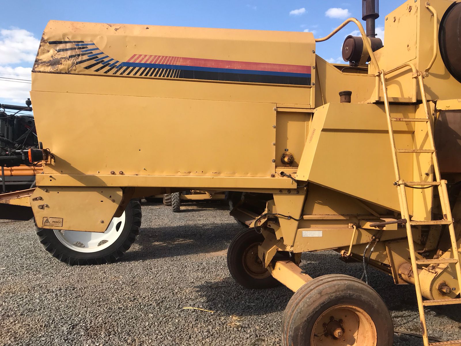 COLHEITADEIRA NEW HOLLAND TC 55