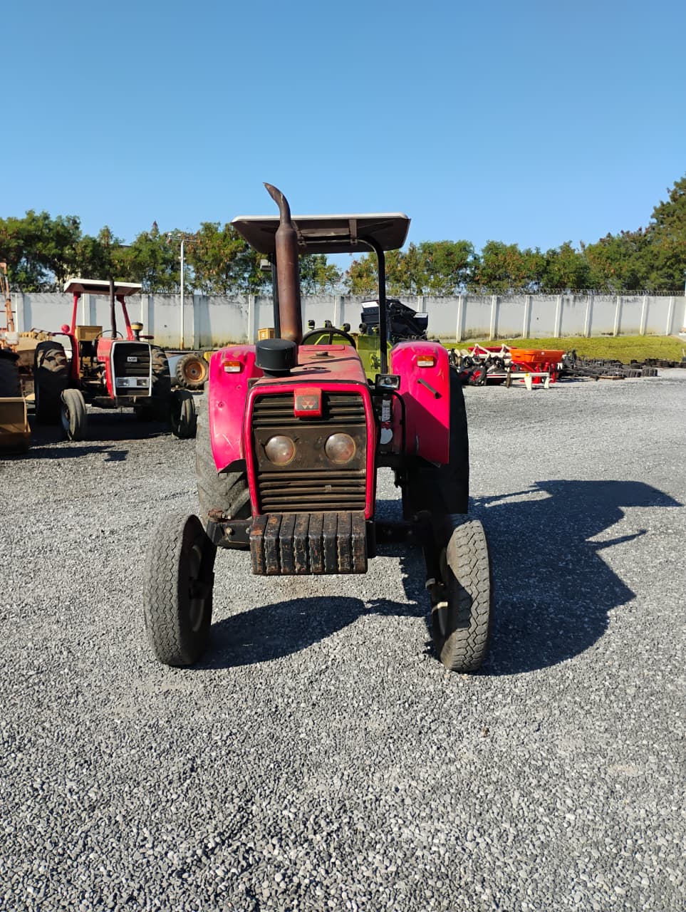 TRATOR MF 275 PLATAFORMADO