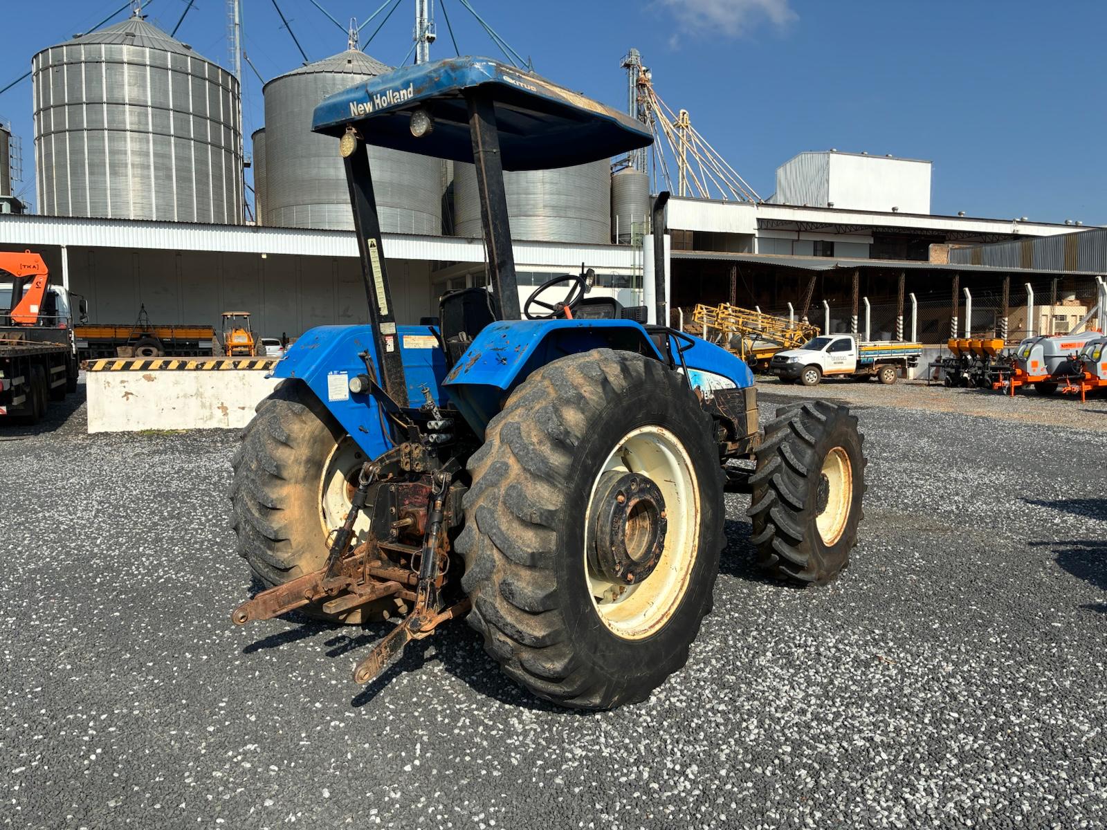 TRATOR NH TL 75 PLATAFORMADO