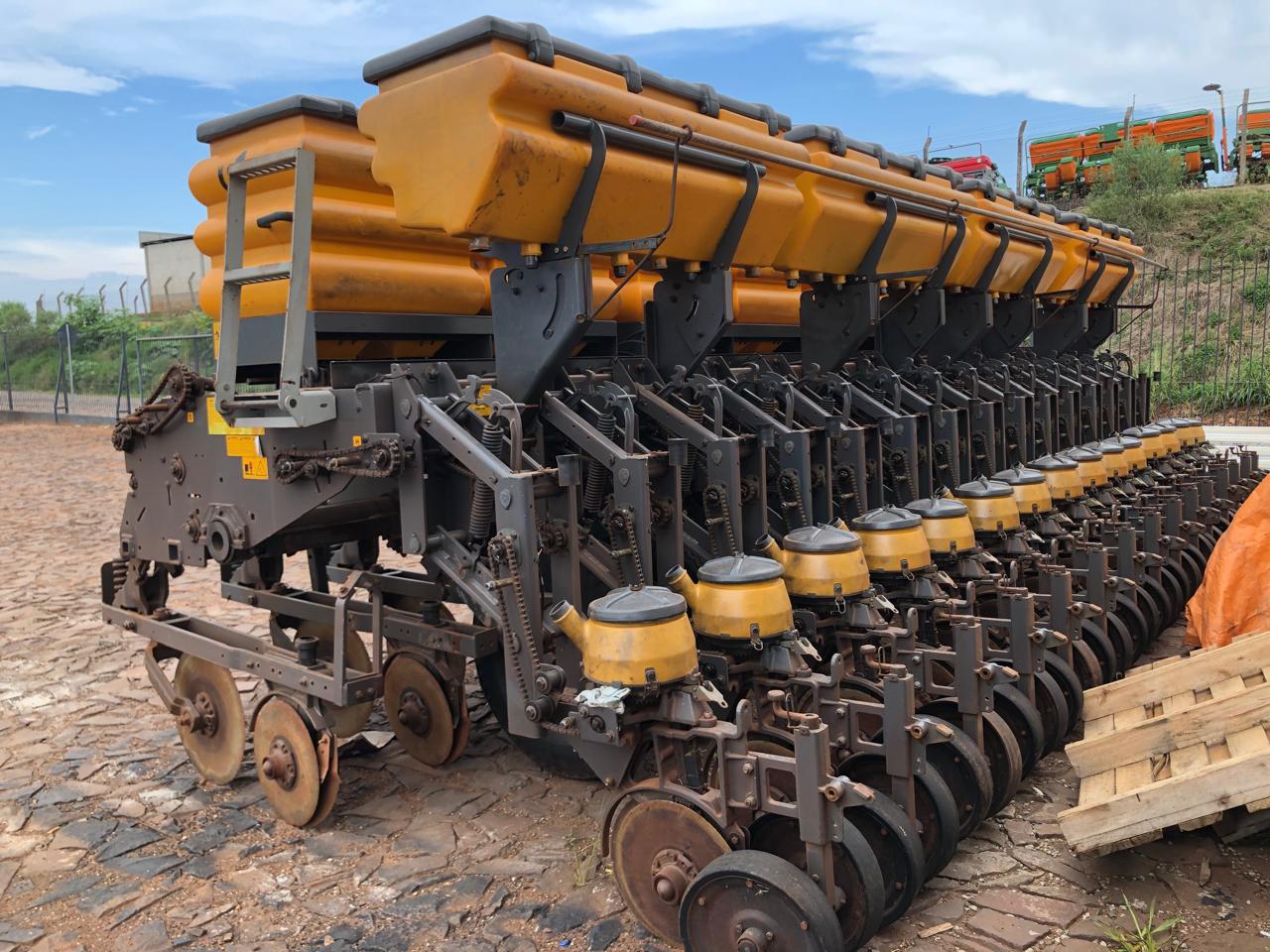 Plantadeira Valtra Hitech BP 1508