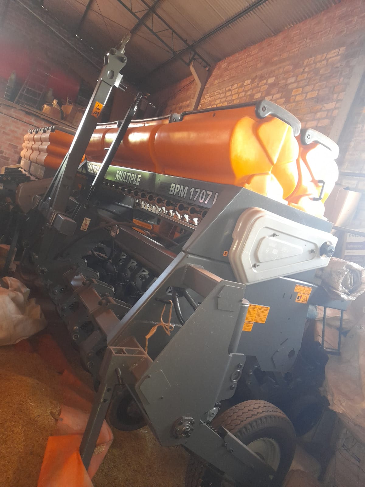 Plantadeira Valtra Multiple BPM 1707