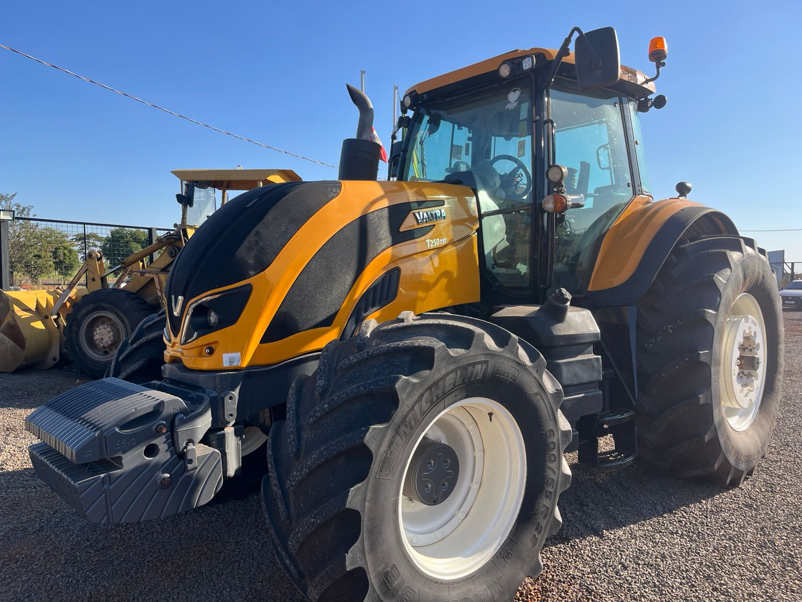 Valtra T250 CVT – 2017 Motor novo • Inteiro revisado • Sem barramento