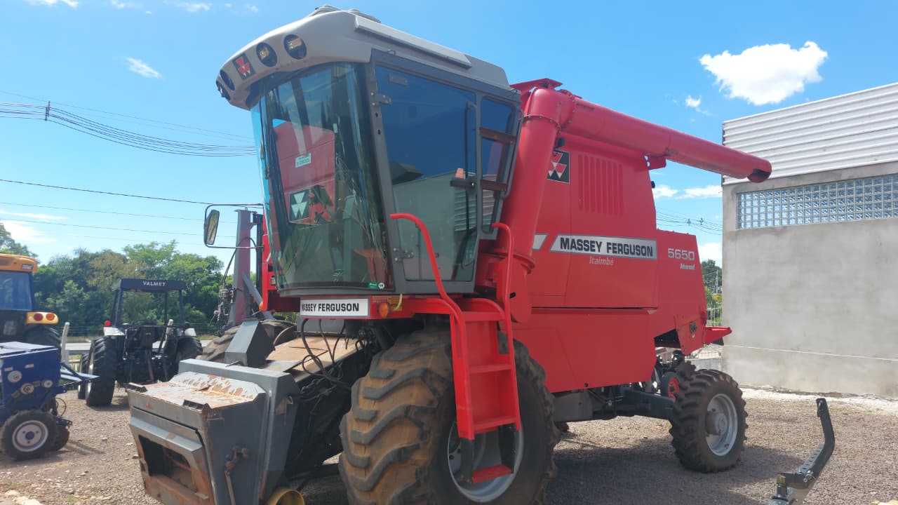 COLHEITADEIRA Massey Ferguson 5650 Advanced 4x4 ano 2010 com Plataforma 18 pés.