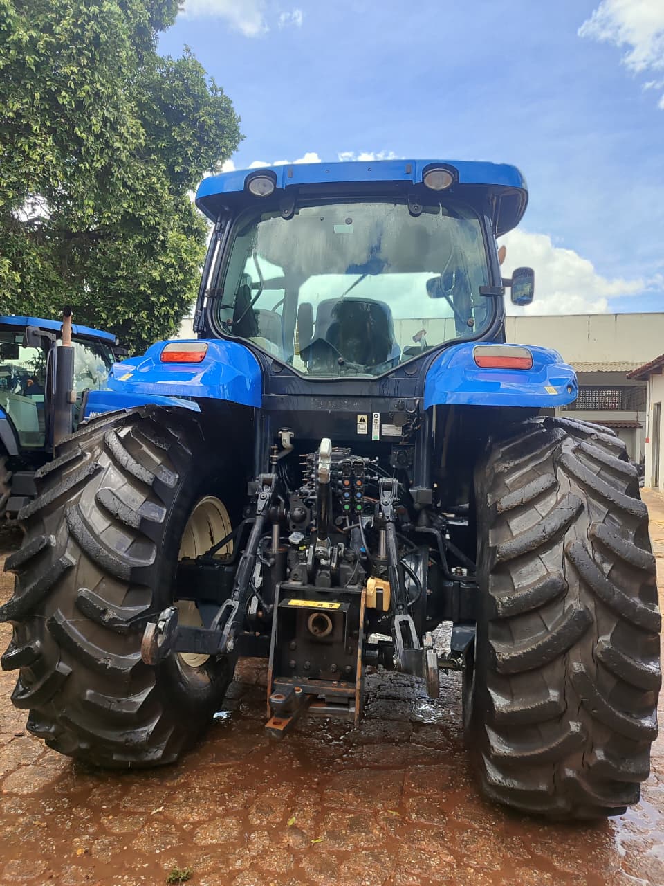 TRATOR N. H. T 7 (182 CV) - CABINADO - FROTA 748