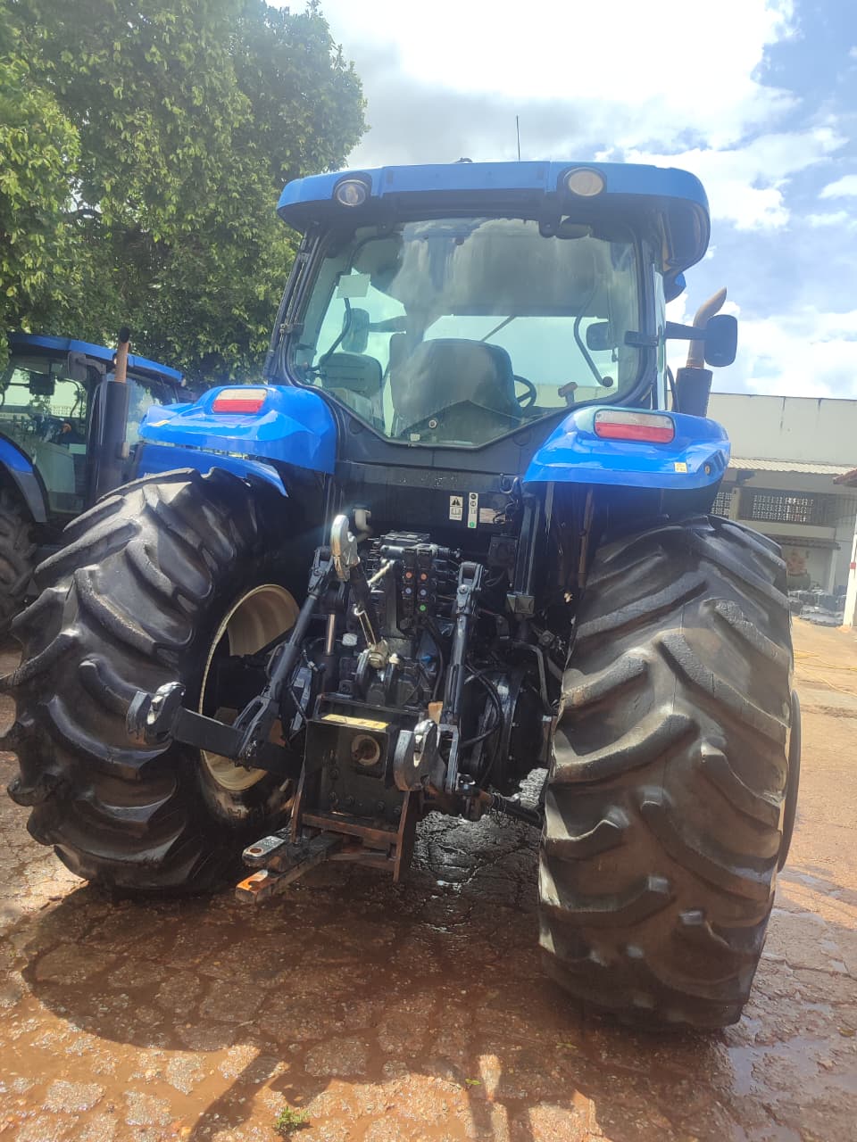 TRATOR N. H. T 7 (182 CV) - CABINADO - FROTA 740