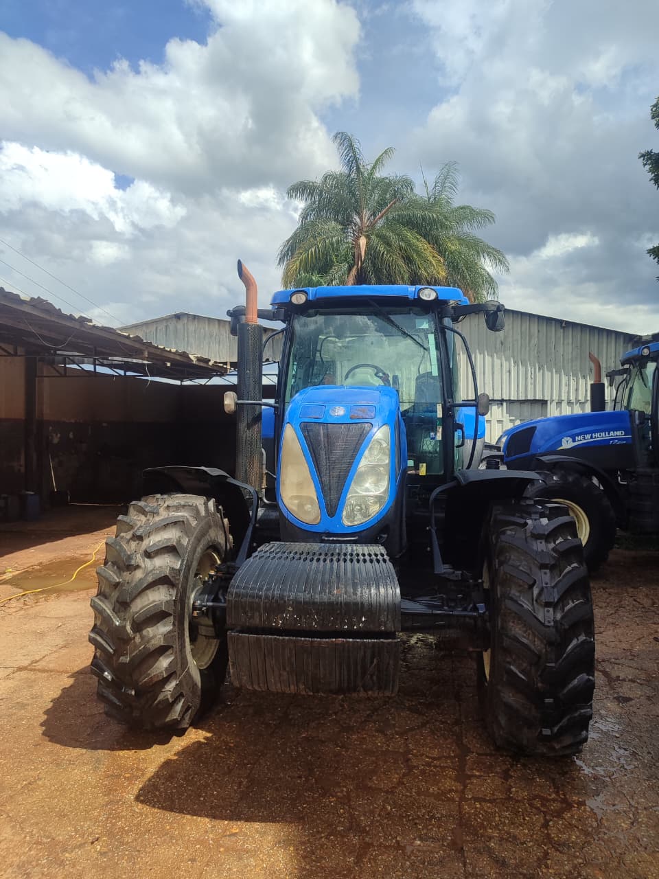 TRATOR N. H. T 7 (182 CV) - CABINADO - FROTA 751
