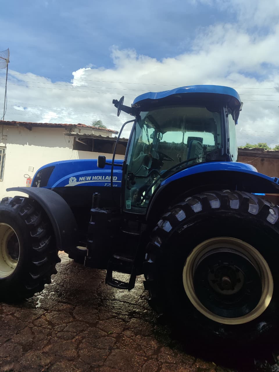TRATOR N. H. T 7 (182 CV) - CABINADO - FROTA 741