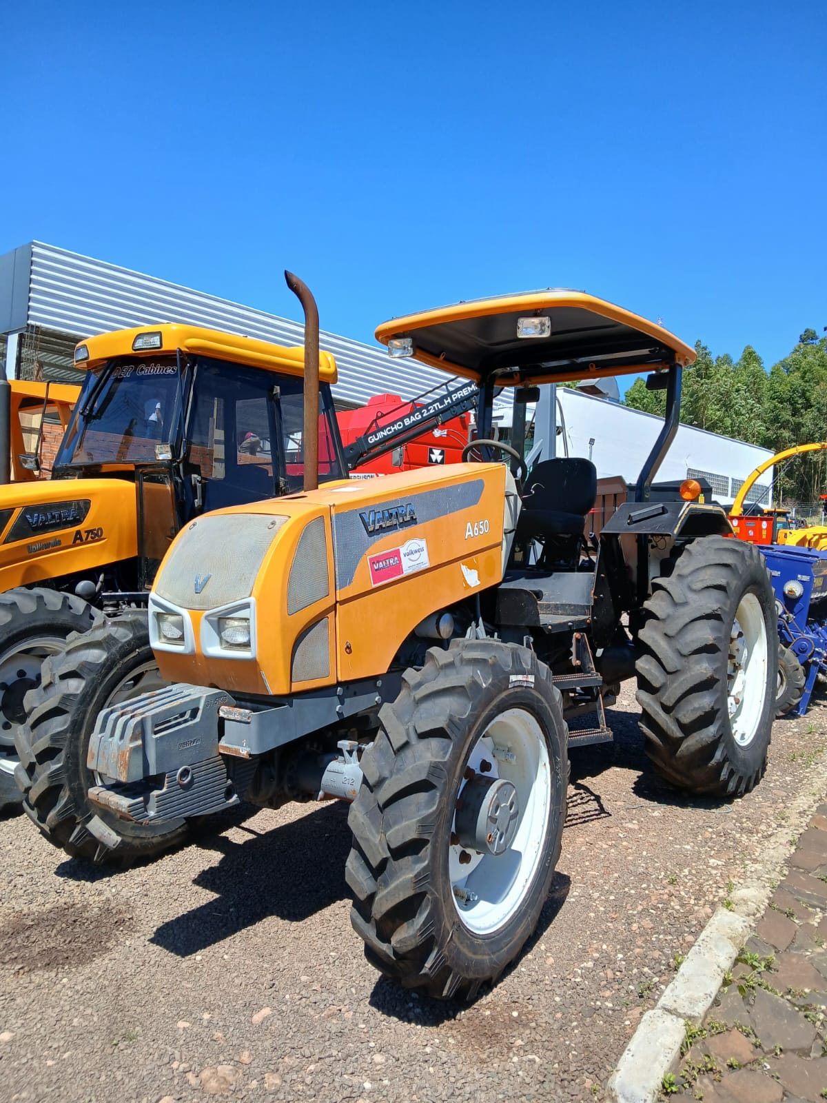 Trator Valtra A650 Plataformado ano 2010