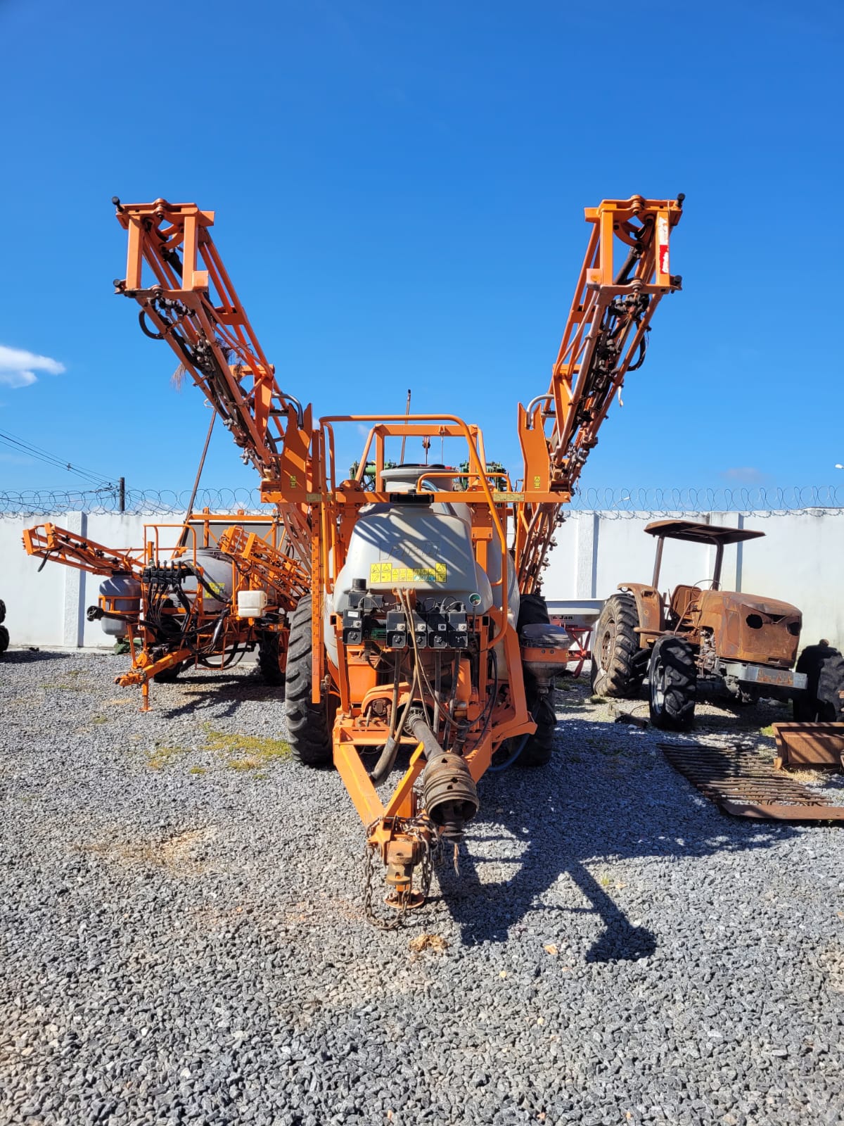 PULVERIZADOR AGRICOLA DE BARRAS ADVANCE AM-21 3000 LITROS