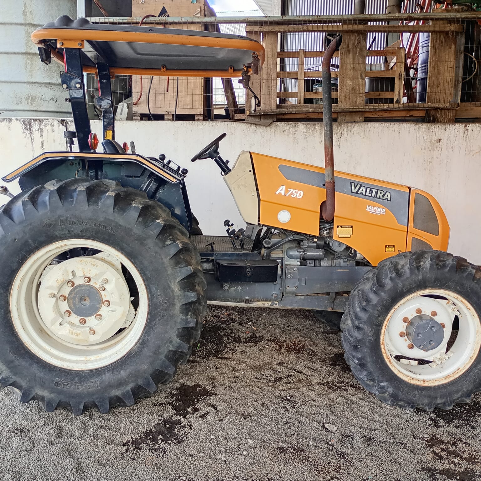 Trator A750 4x4 ano 2011