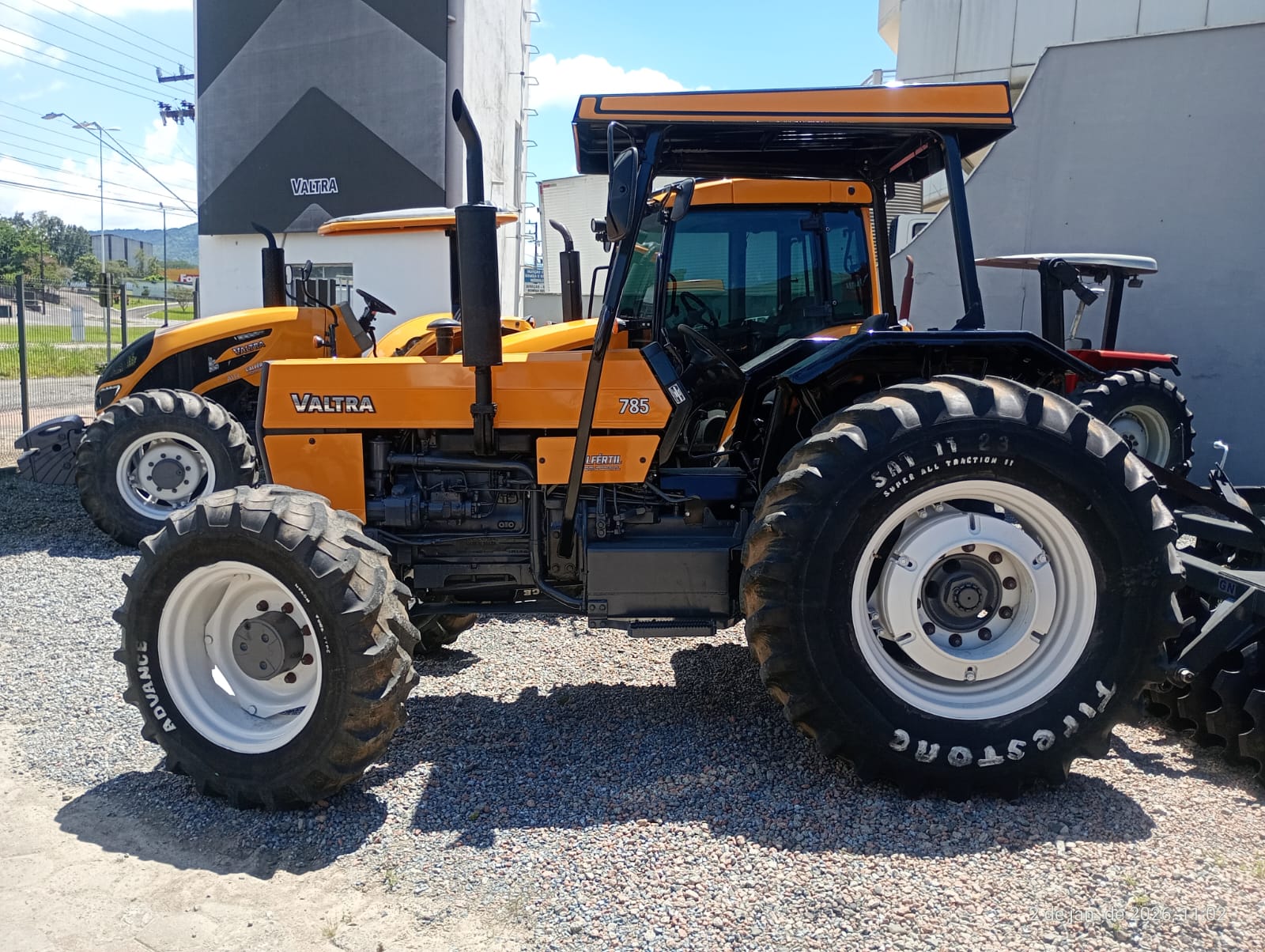 Trator Valtra 785 4x4 ano 2010