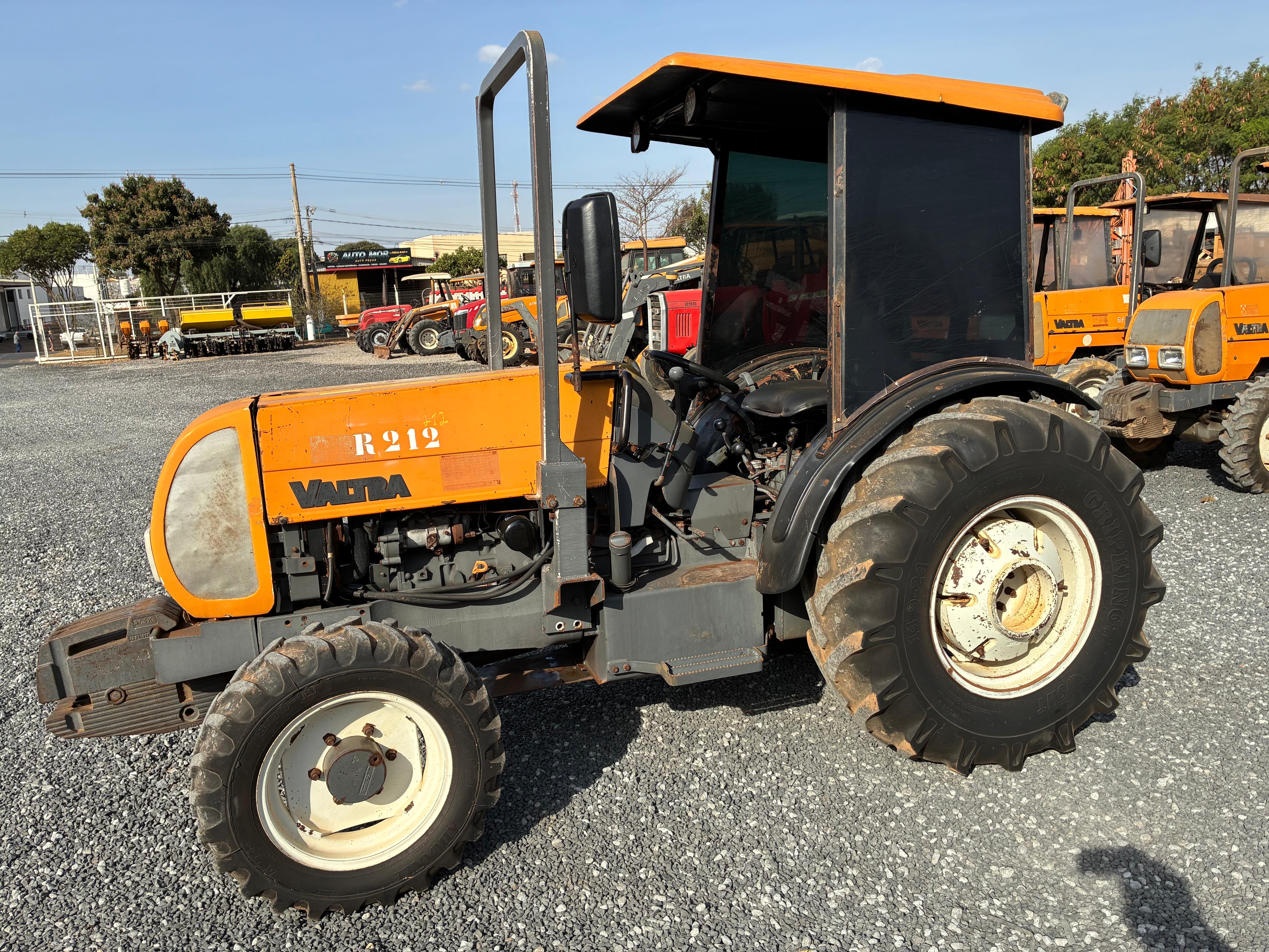 TRATOR VALTRA BF 75 4X4 - PLATAFORMADO R212