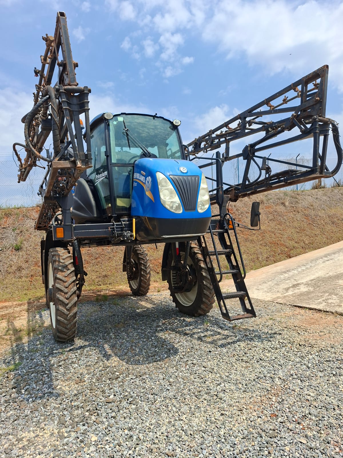 PULVERIZADOR - NEW HOLLAND - SP2500