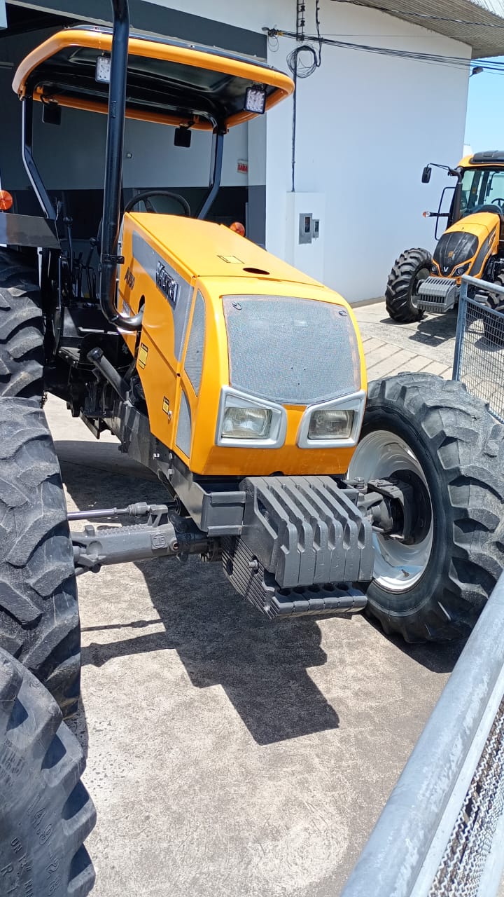 Trator A750 4x4 2011 plataformado