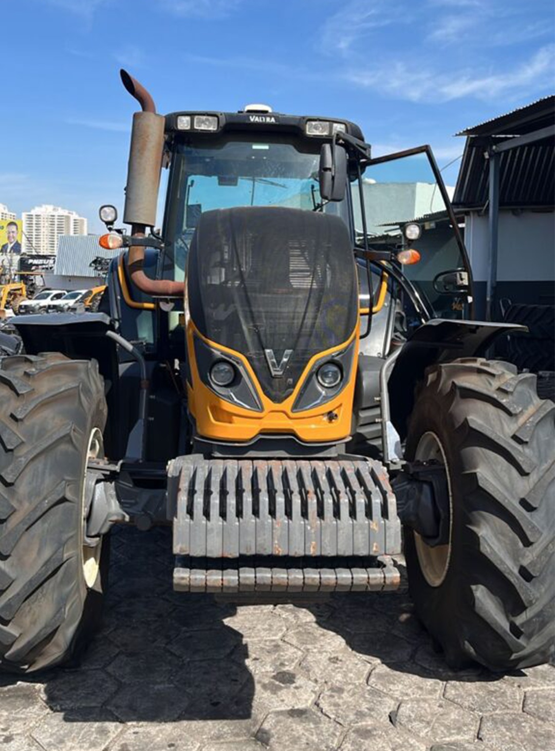Trator Valtra BH224 HITECH