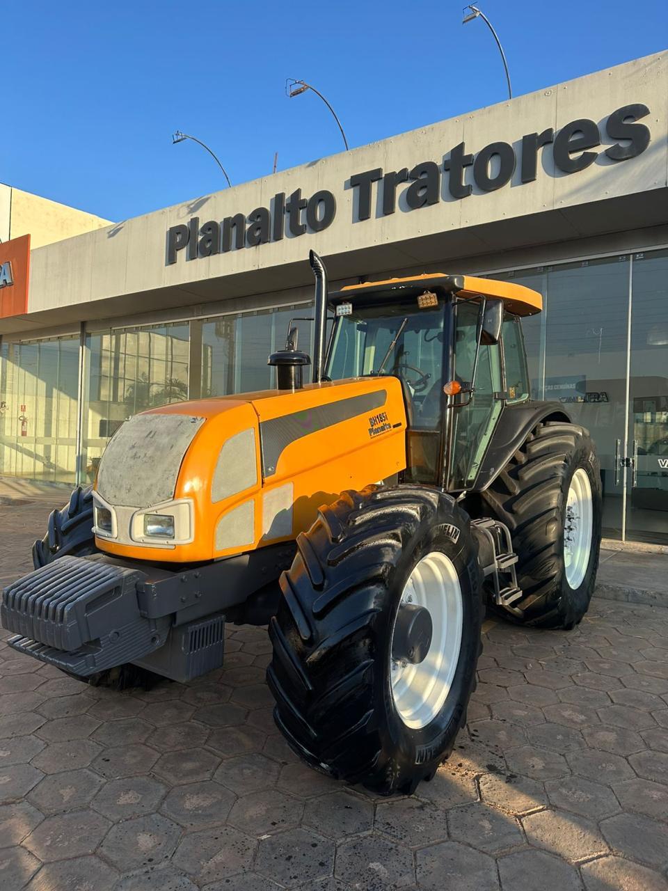 Trator Valtra