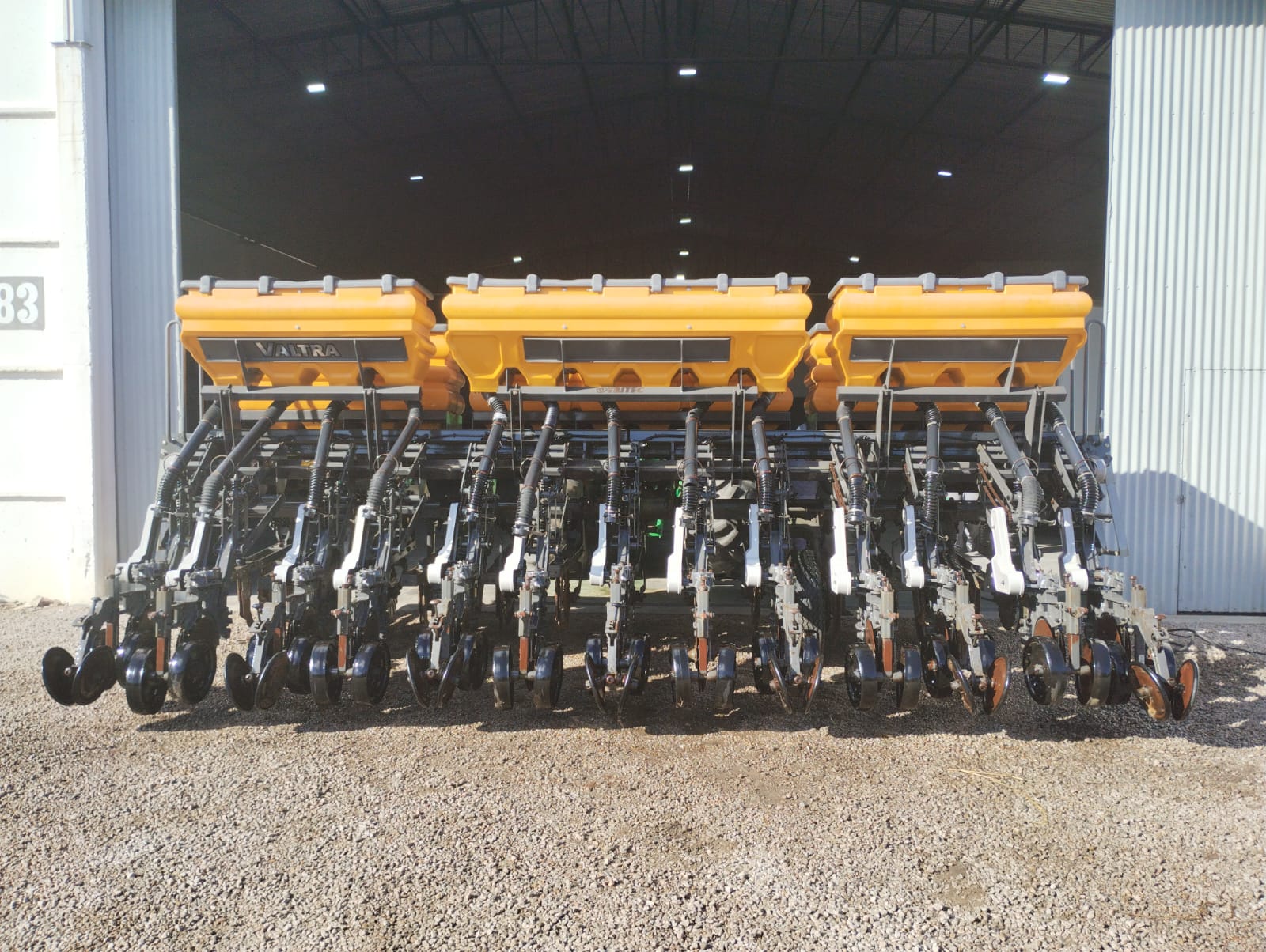 Plantadeira 13 linhas Valtra Hitech