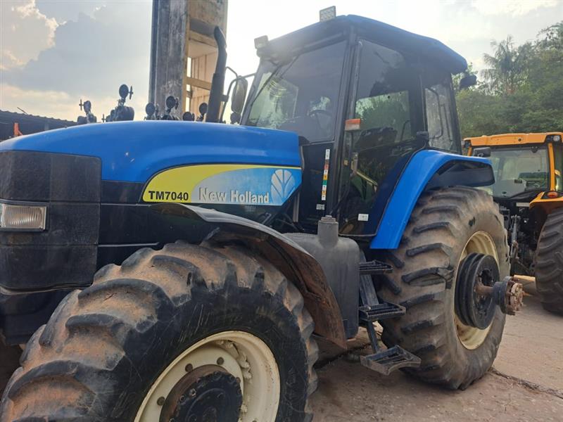 TRATOR DE RODAS NEW HOLLAND 2013