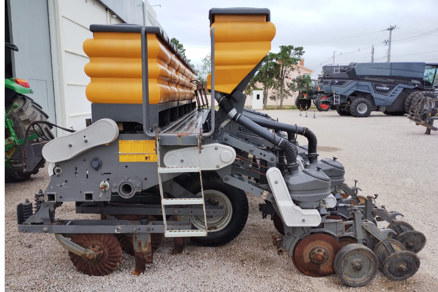 Plantadeira Valtra Hitech