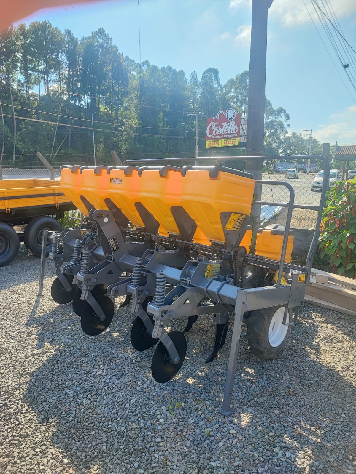 Plantadeira Valtra 5 linhas -  BP 503L -  Impecável