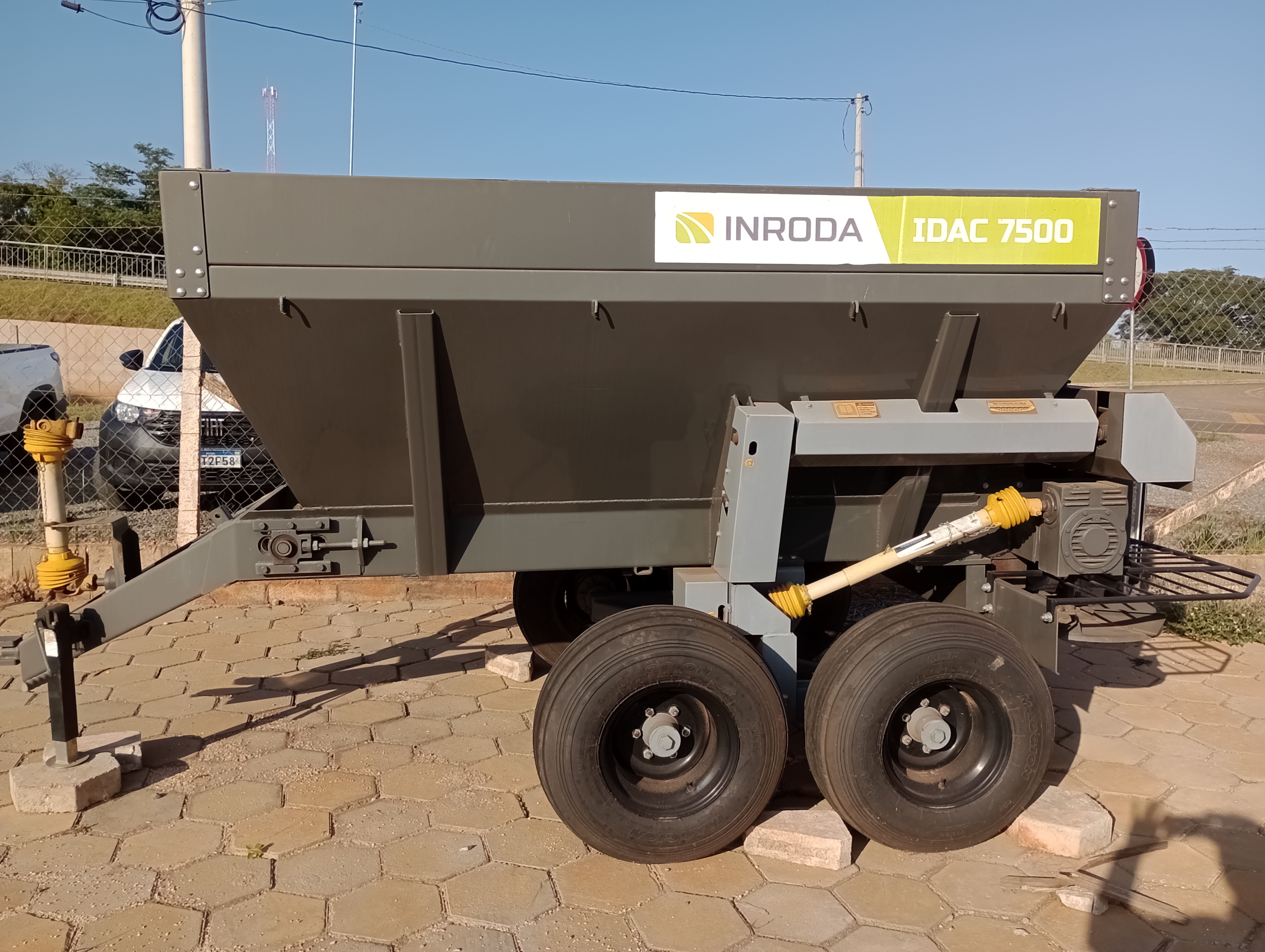 DISTRIBUIDOR DE CALCÁRIOE ADUBOS - INRODA - IDAC-7500/80