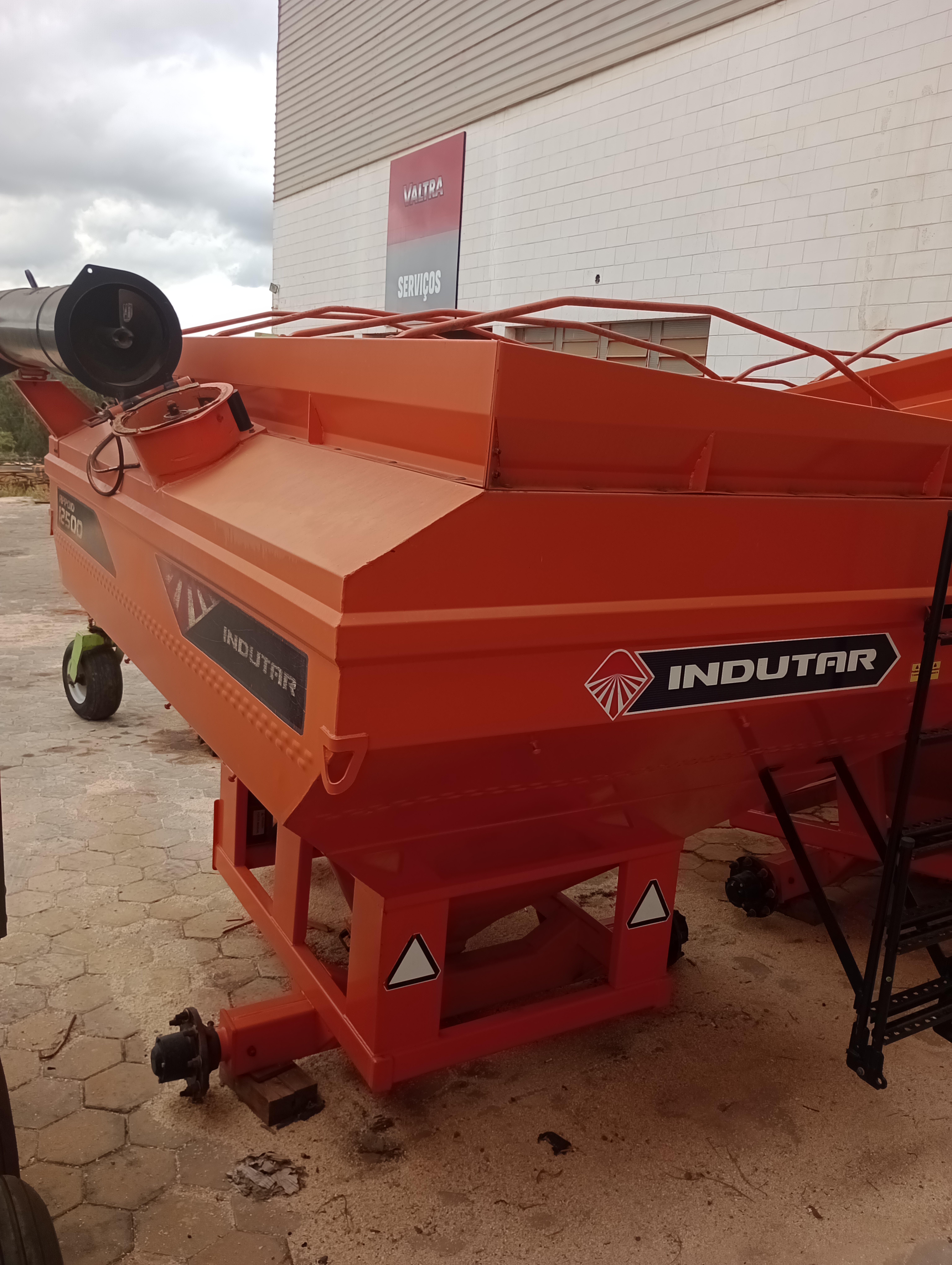 CARRETA GRANELEIRA  - INDUTAR - APOIO 12.500L