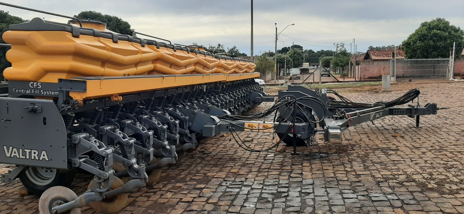 PLANTADEIRA FRONTIER COM TANDEM- VALTRA  F3016
