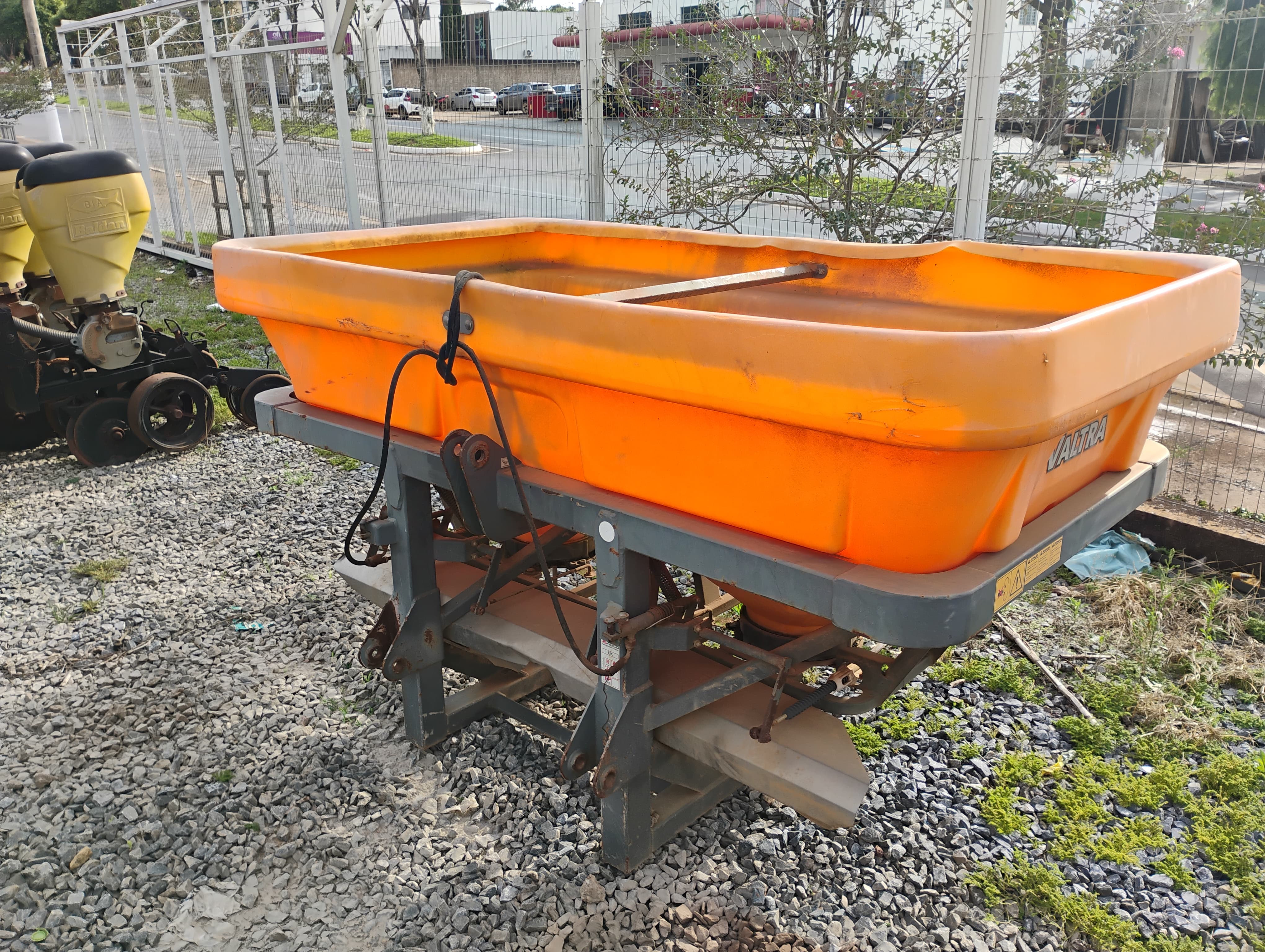 DISTRIBUIDOR DE ADUBOS VALTRA