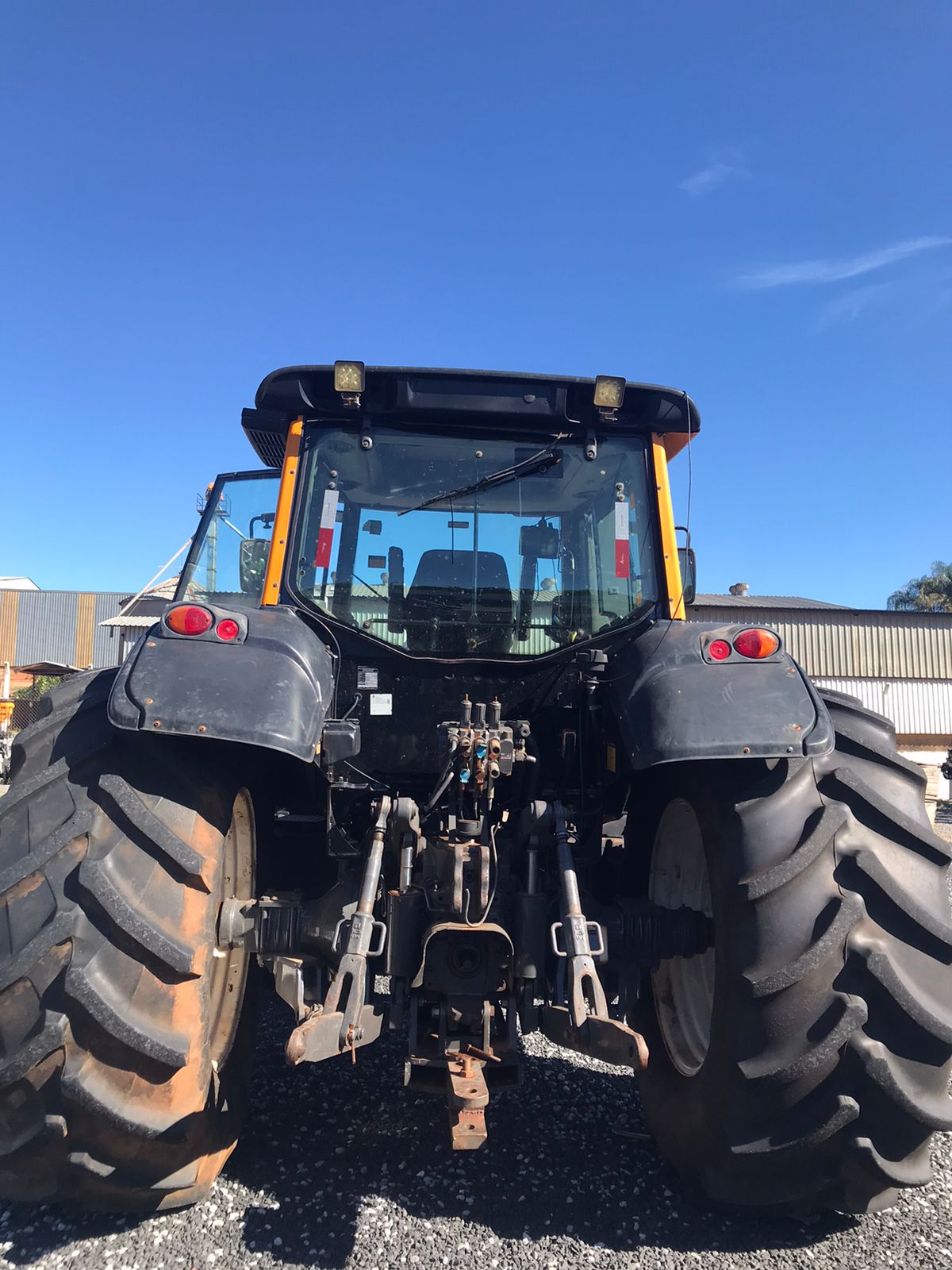 TRATOR VALTRA BH194 HITECH 4X4 CABINADO