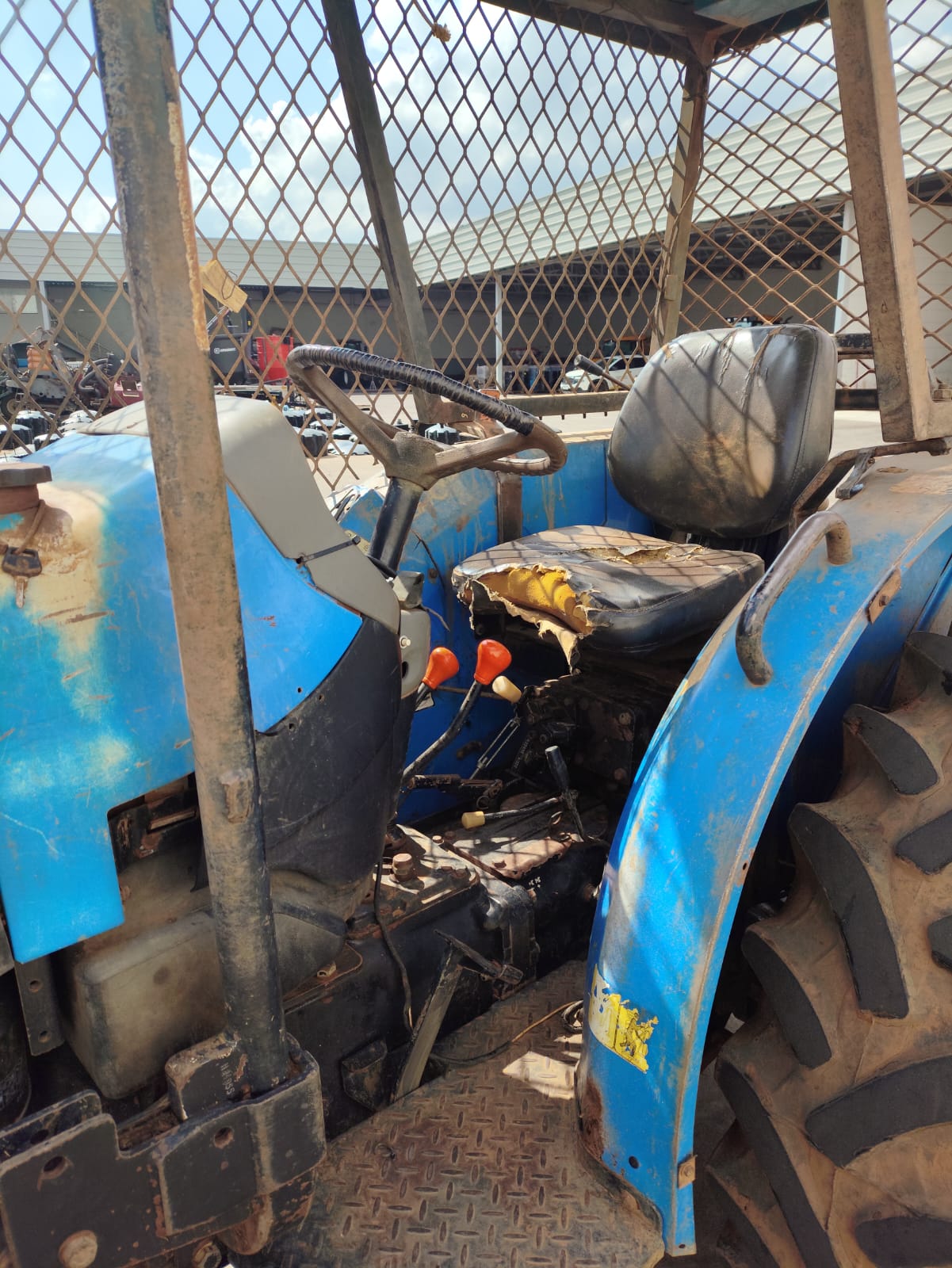 TRATOR N. H. TT 3880 4X4 - PLATAFORMADO (50060)