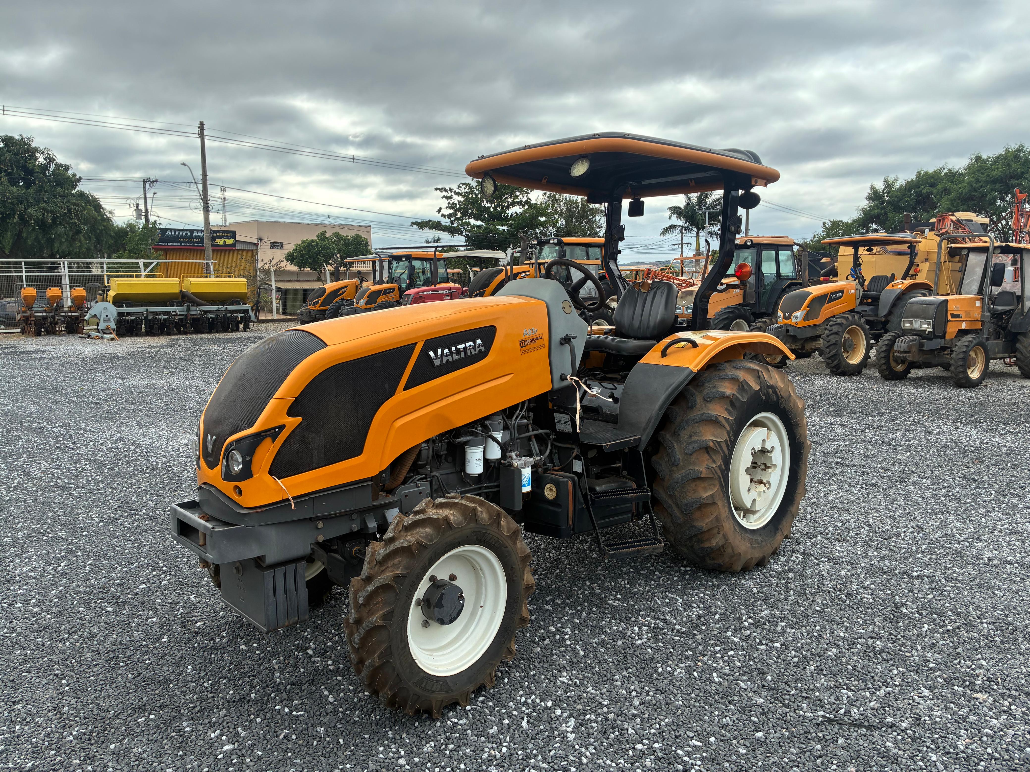 TRATOR VALTRA A 93F 4X4 - PLATAFORMADO
