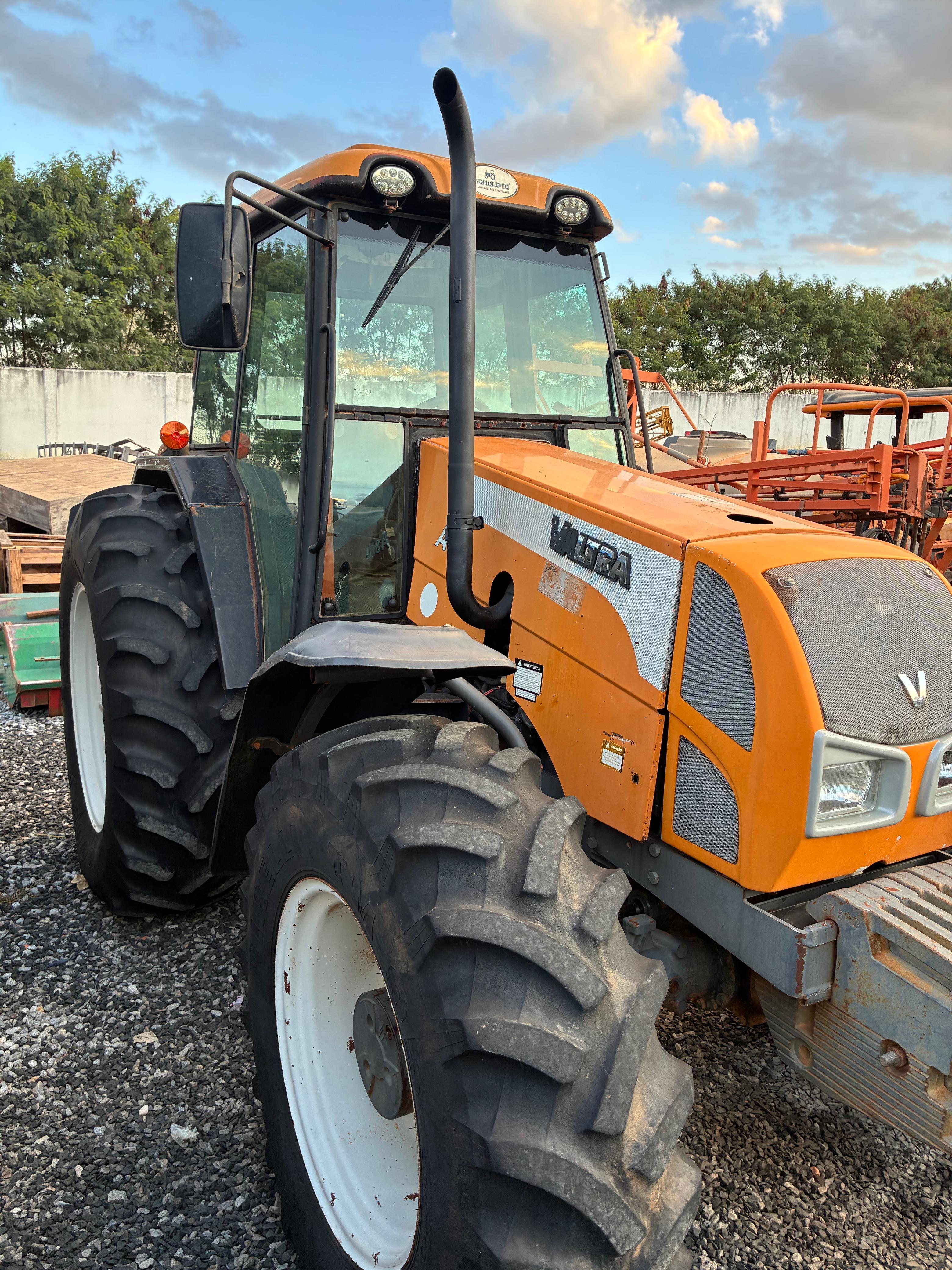 TRATOR VALTRA A 850 4X4 - CABINADO