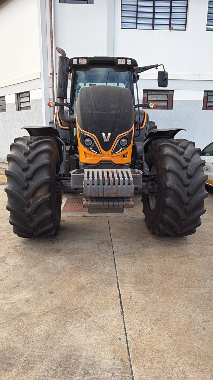 TRATOR VALTRA BH 194 HITECH 4X4 - CABINADO