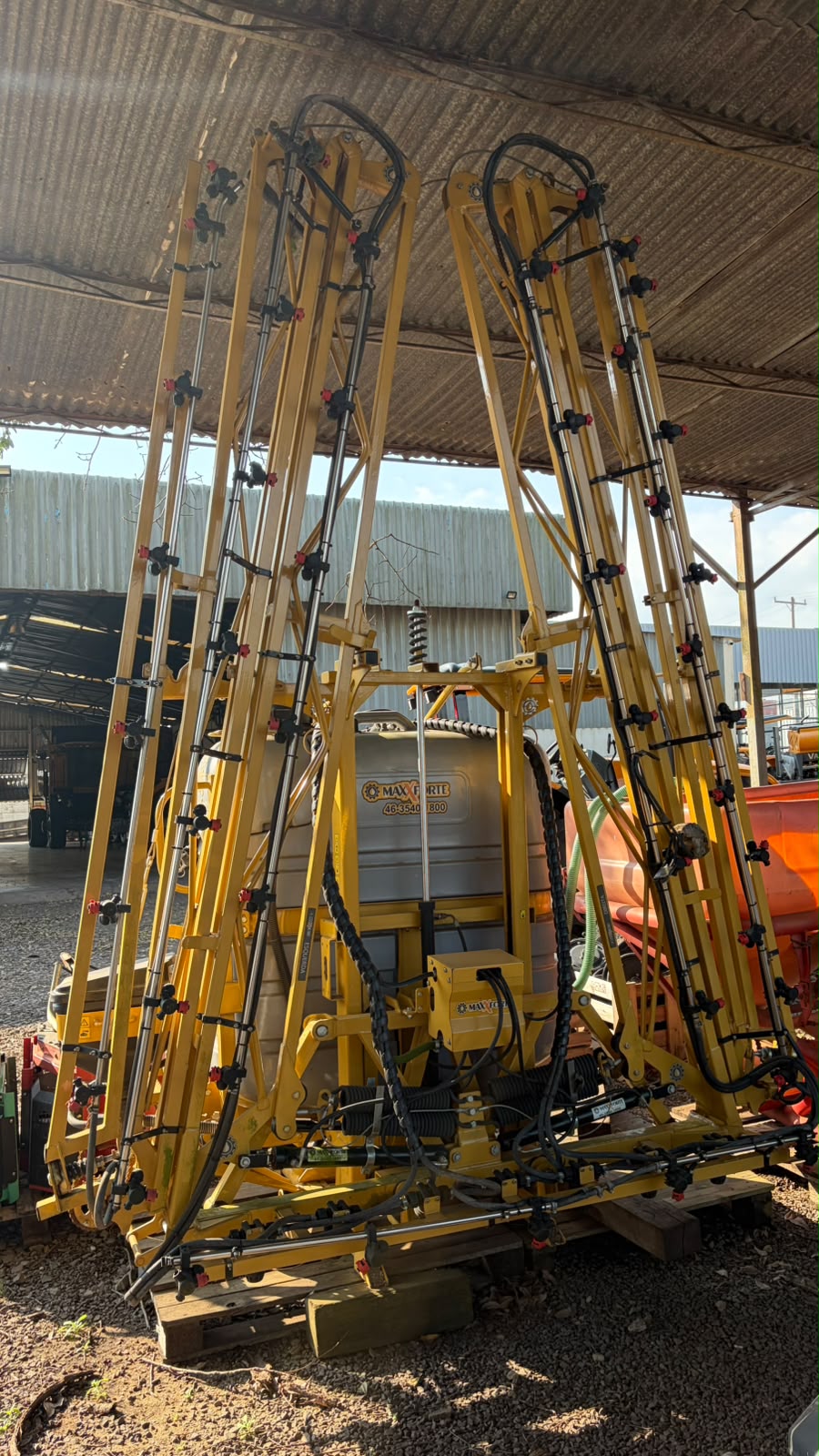 PULVERIZADOR 1000 LT