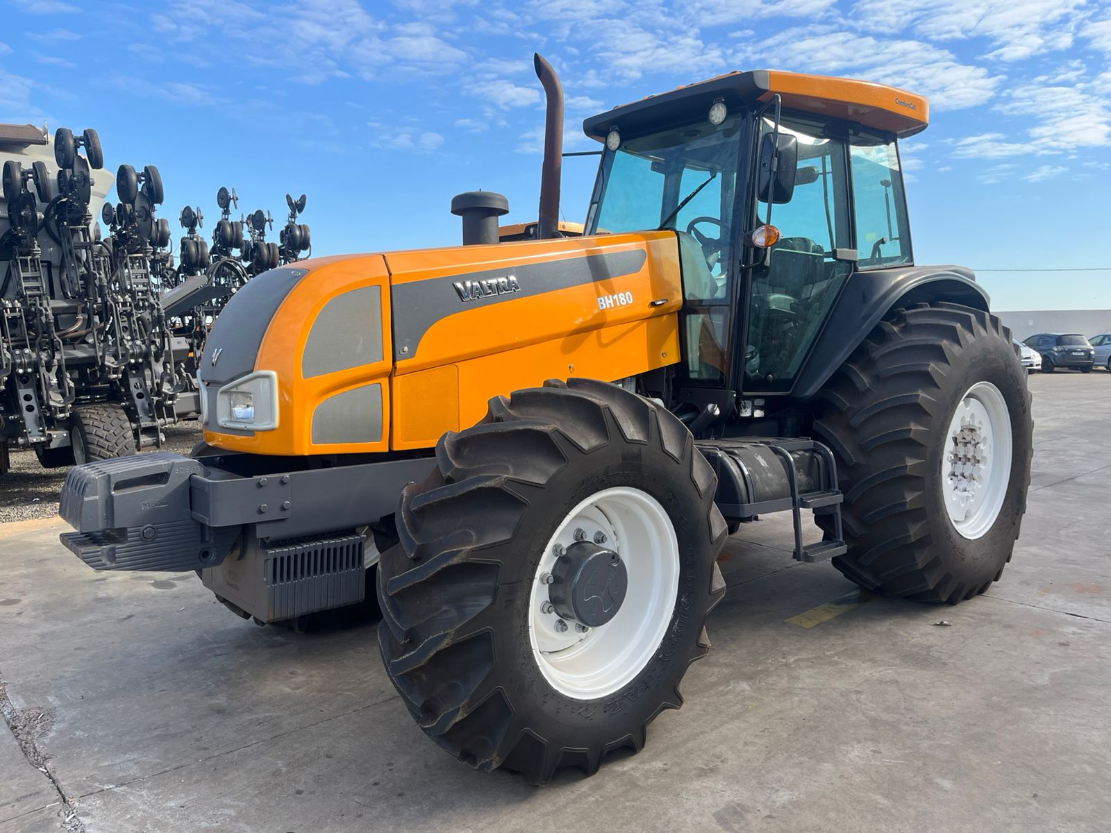 TRATOR VALTRA - BH 180 - ANO: 2018