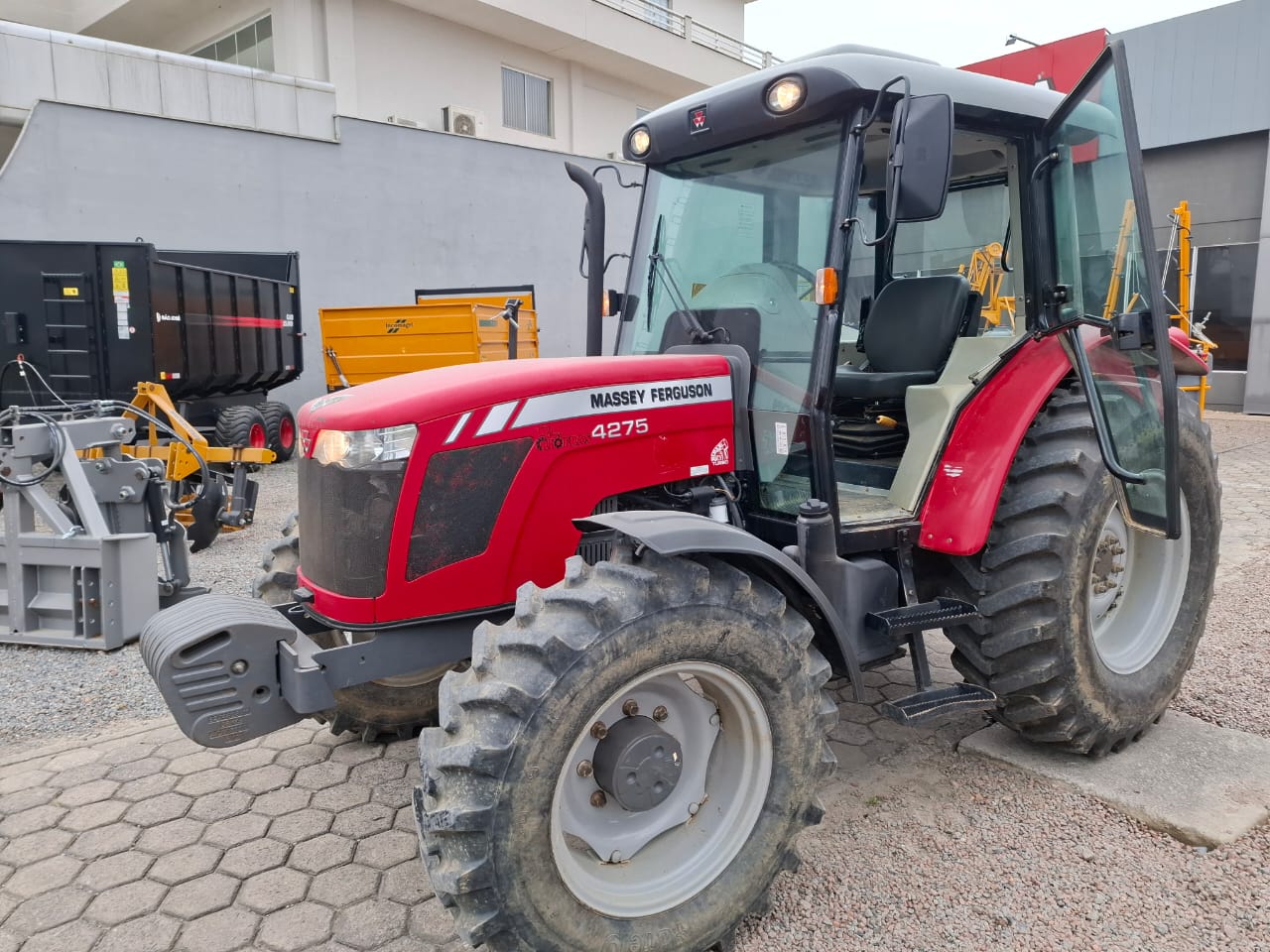 Massey Ferguson 4275  Cabinado