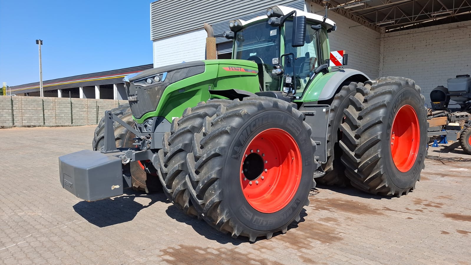 TRATOR DE RODAS FENDT 2022