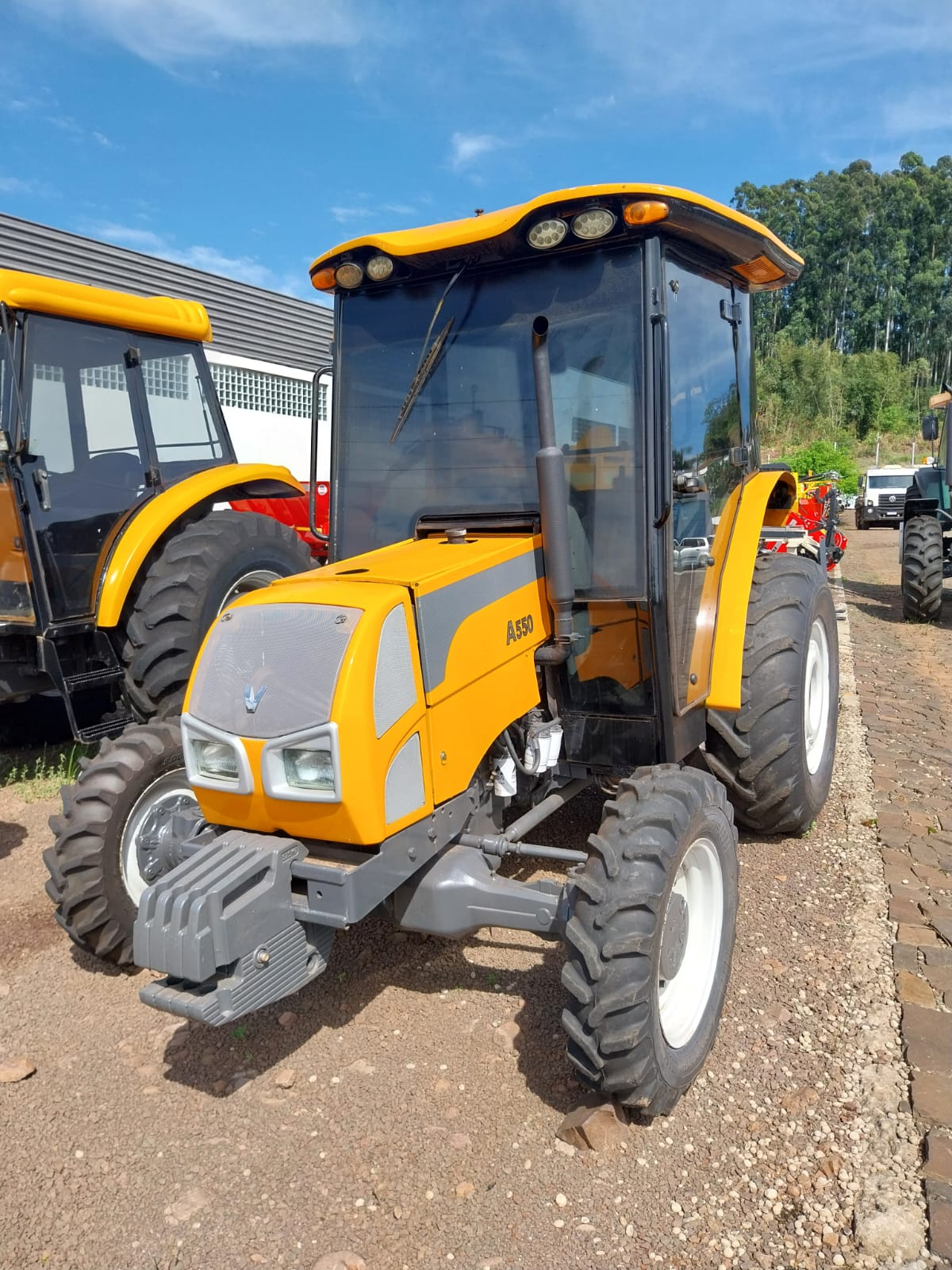 Trator Valtra A550