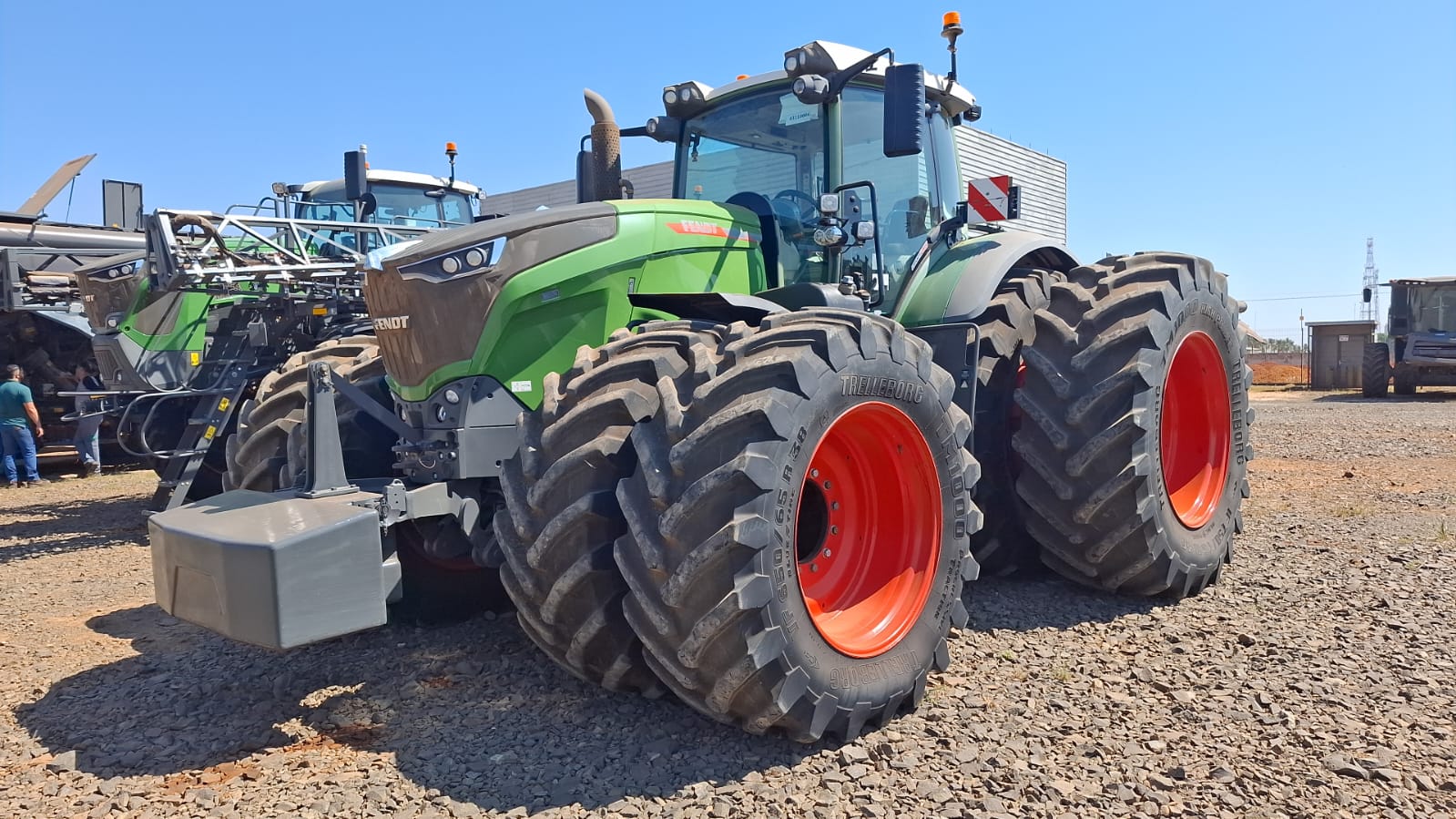 TRATOR DE RODAS FENDT 2022